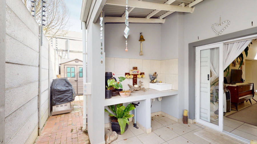 3 Bedroom Property for Sale in Uitsig Western Cape
